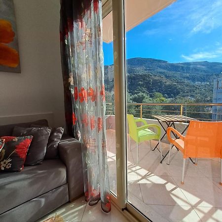 Vlorë Flowers & Green 2 Bedrooms Apartment & Box Garage מראה חיצוני תמונה