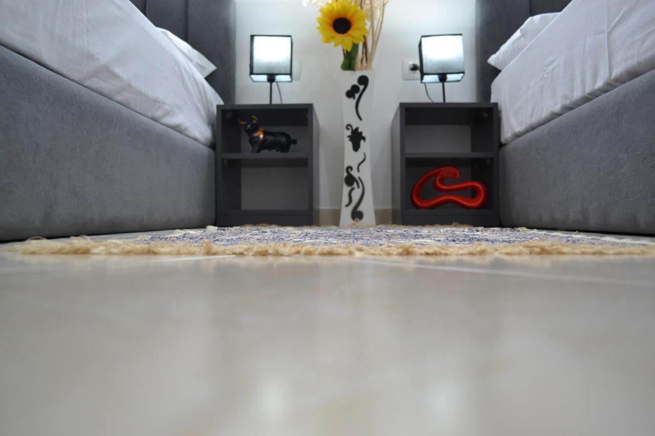 Vlorë Flowers & Green 2 Bedrooms Apartment & Box Garage מראה חיצוני תמונה