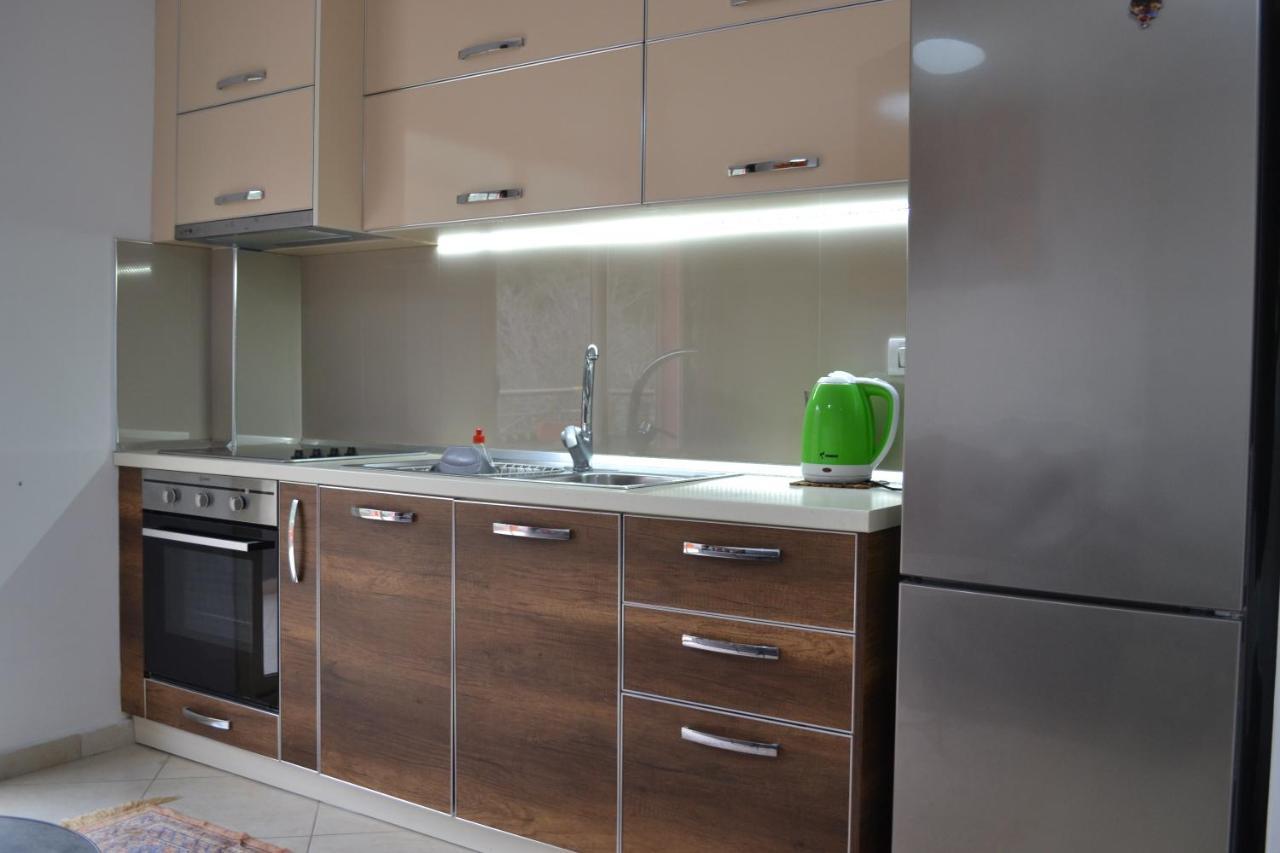 Vlorë Flowers & Green 2 Bedrooms Apartment & Box Garage מראה חיצוני תמונה