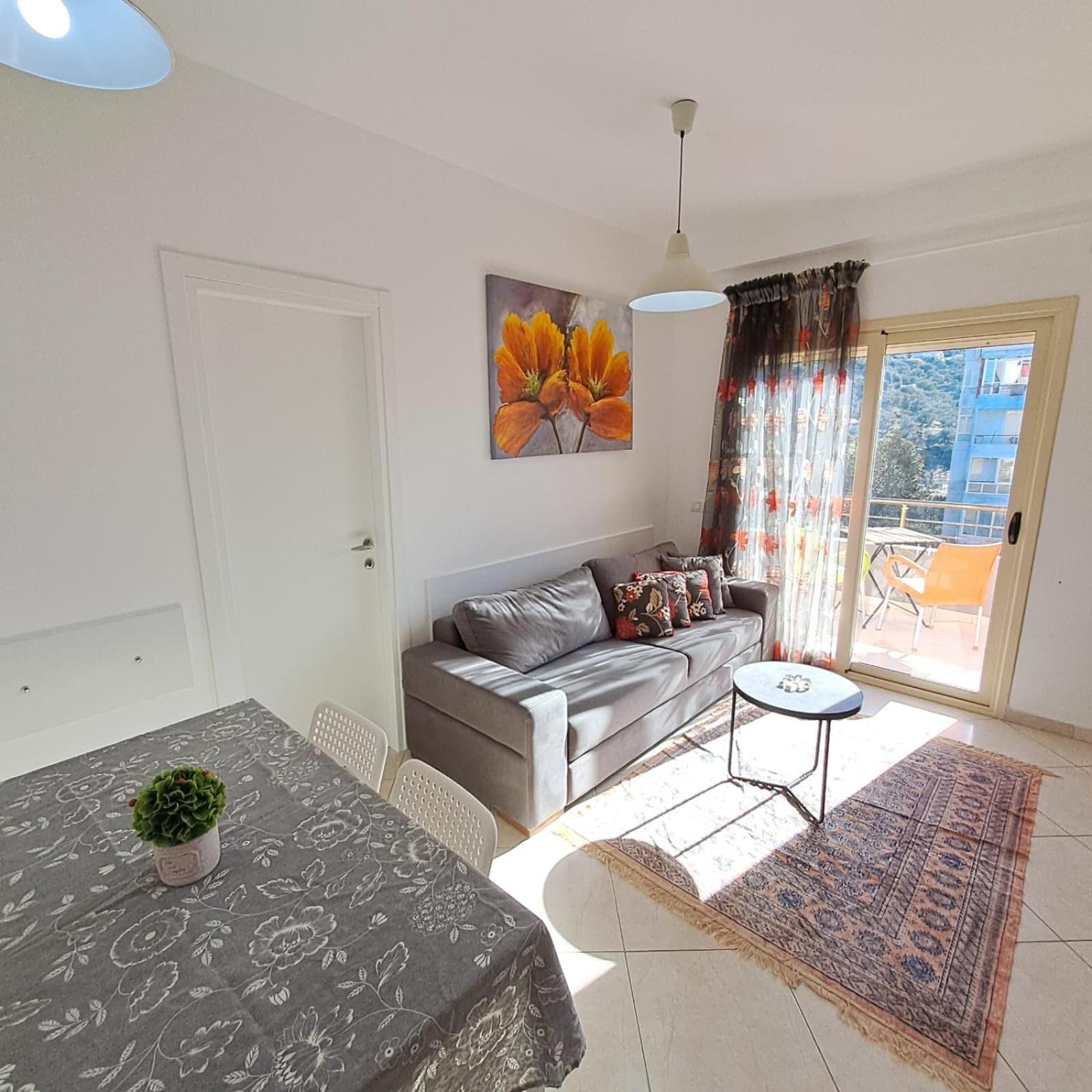 Vlorë Flowers & Green 2 Bedrooms Apartment & Box Garage מראה חיצוני תמונה