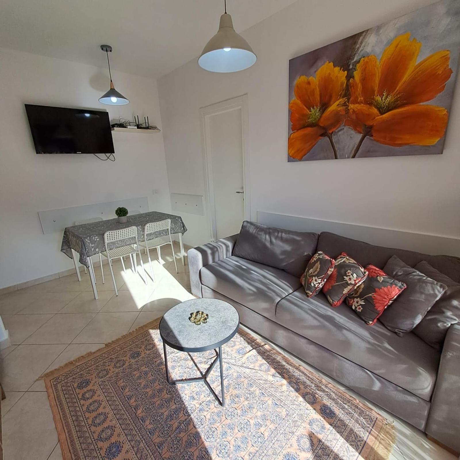 Vlorë Flowers & Green 2 Bedrooms Apartment & Box Garage מראה חיצוני תמונה