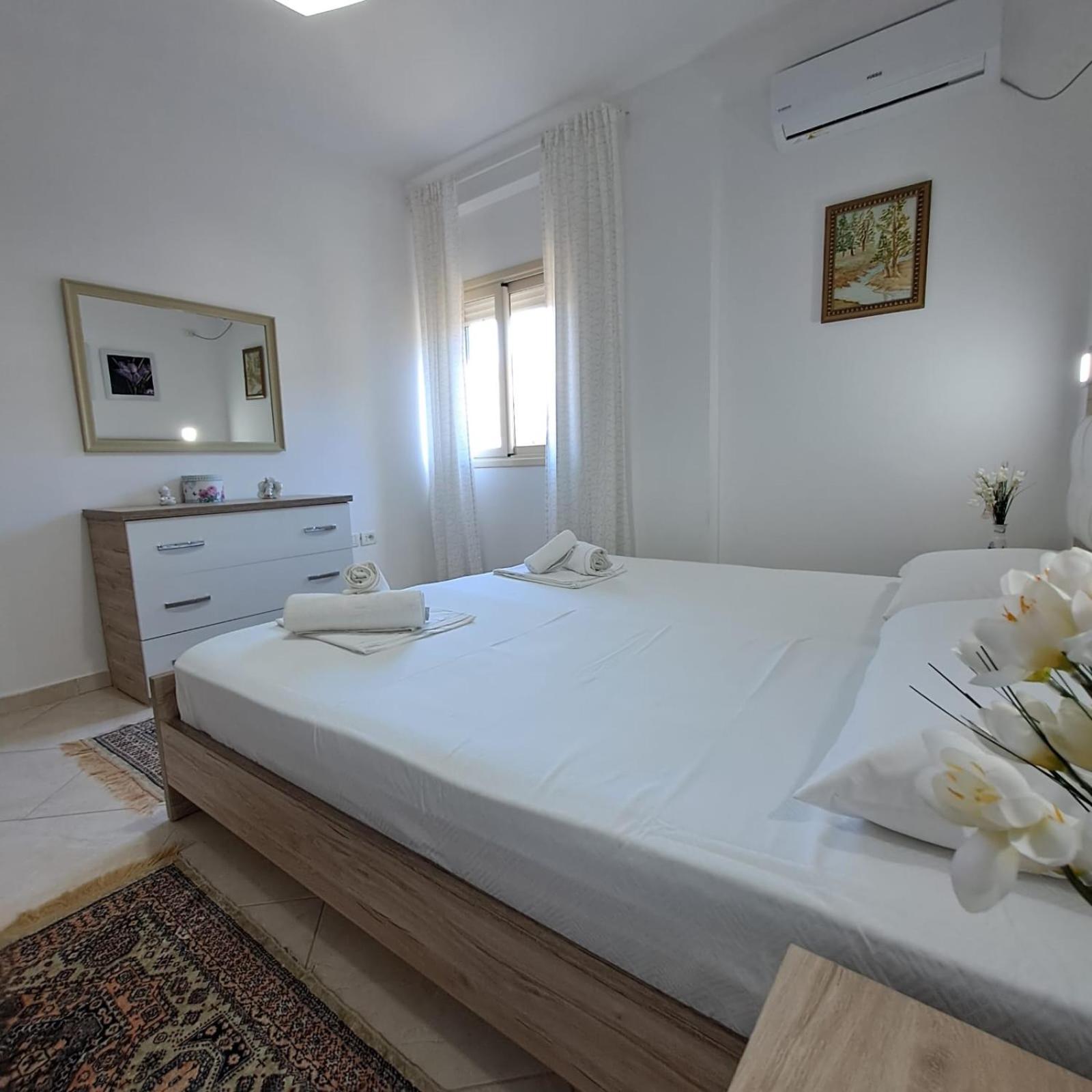 Vlorë Flowers & Green 2 Bedrooms Apartment & Box Garage מראה חיצוני תמונה