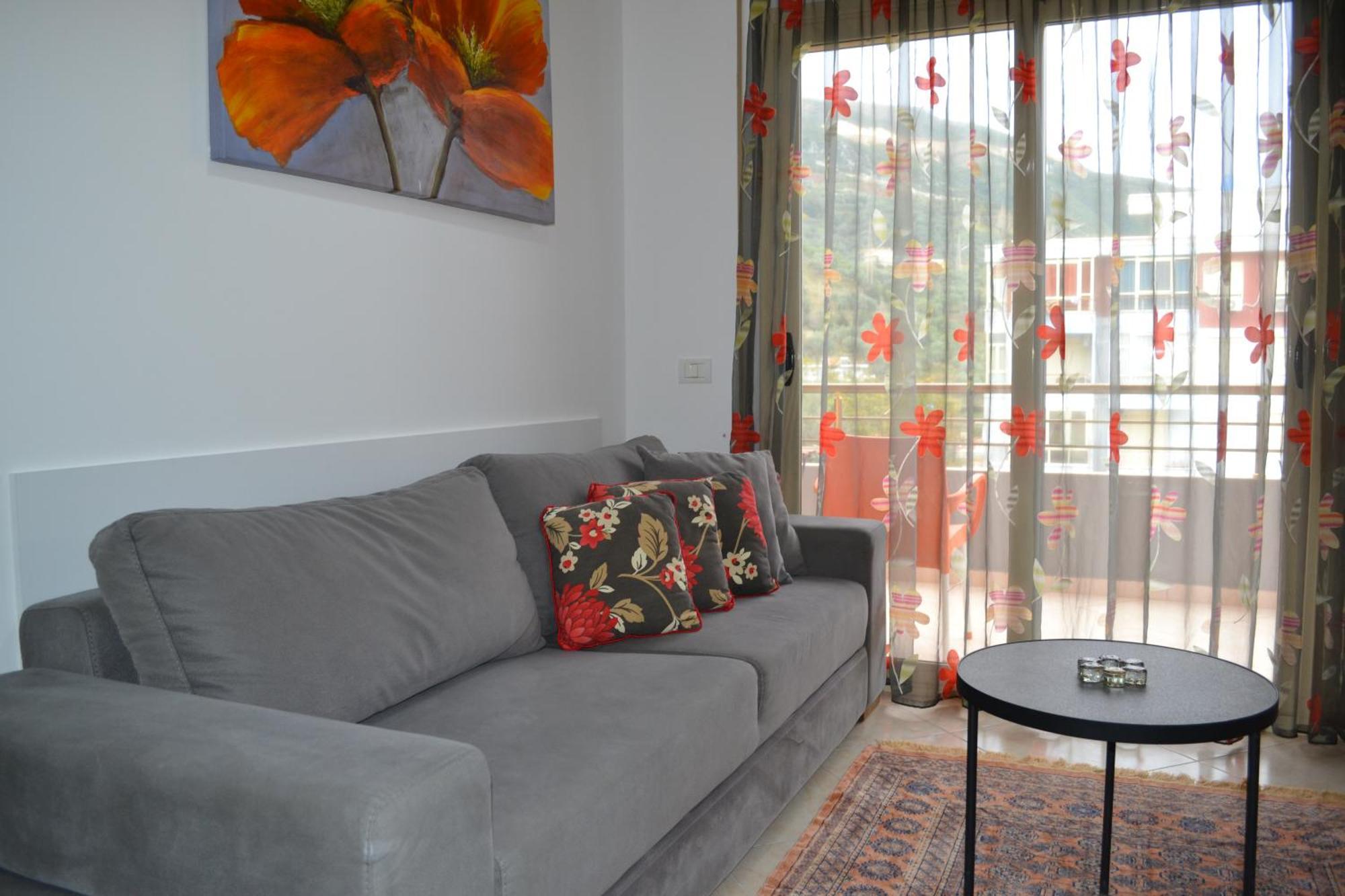 Vlorë Flowers & Green 2 Bedrooms Apartment & Box Garage מראה חיצוני תמונה